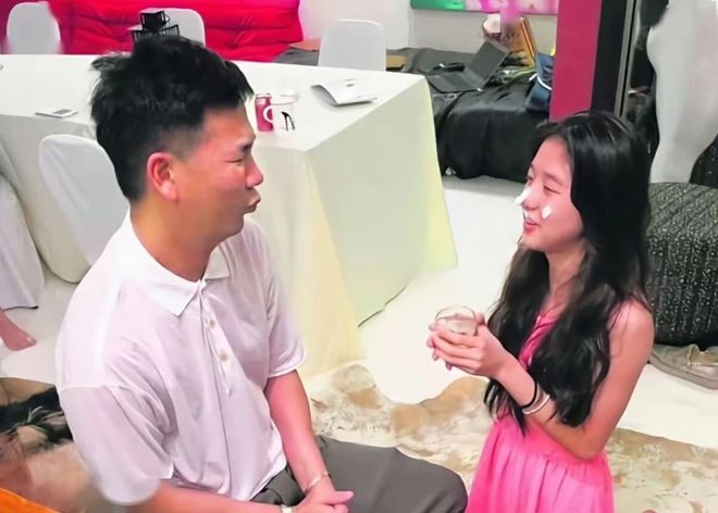 承认辱华录音中是李凯馨的声音但跪求原谅九游会登录j9入口疑似李凯馨干爹发文(图2)